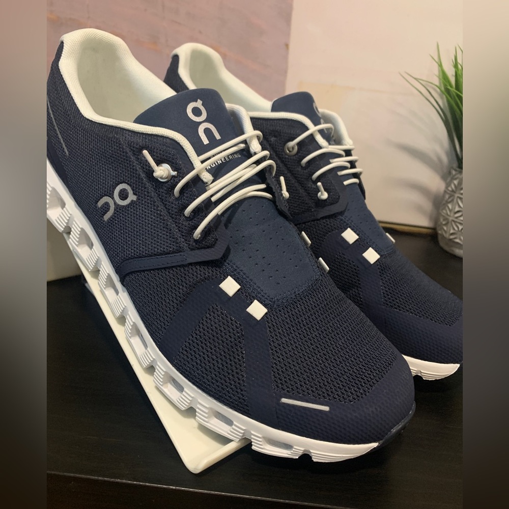 Men’s On Cloud like new running shoes size 11